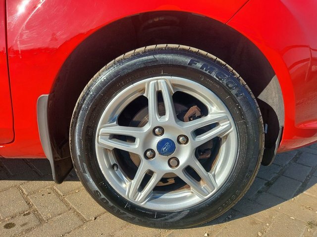 Ford Fiesta 1.25 Zetec Hatchback Euro 5 82 CV64KFY Red #6
