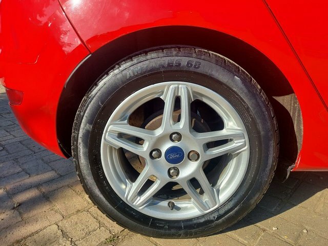 Ford Fiesta 1.25 Zetec Hatchback Euro 5 82 CV64KFY Red #5