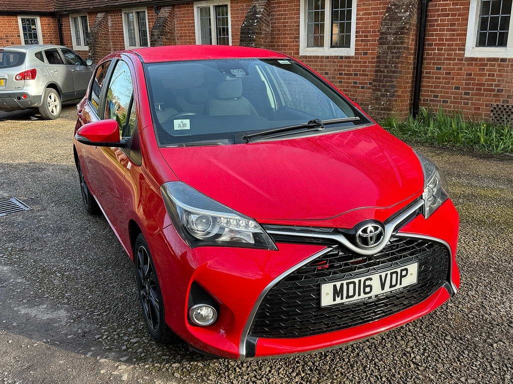 Toyota Yaris 1.33 Dual Vvt-i Design Hatchback Red #2