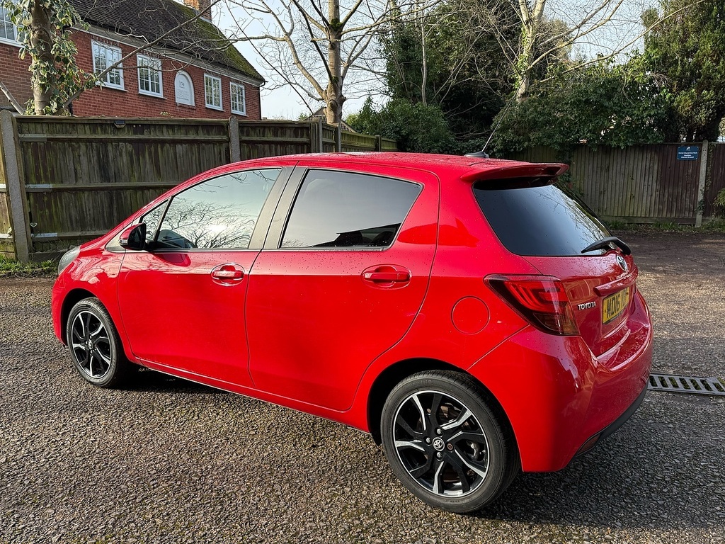 Toyota Yaris 1.33 Dual Vvt-i Design Hatchback Red #5