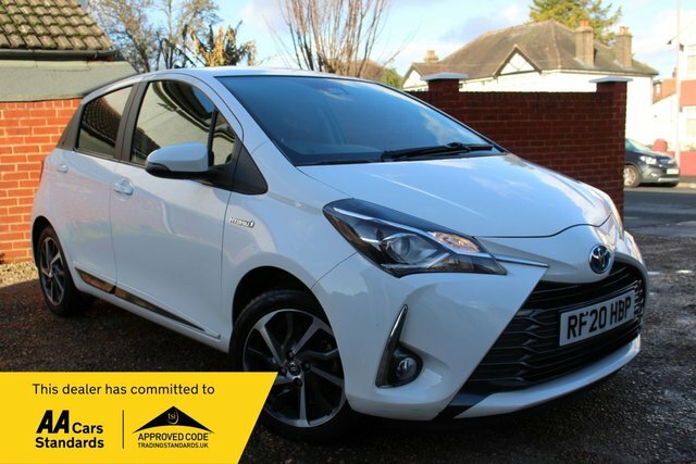 Toyota Yaris Vvt-h Y20 Bi-tone Hatchback White