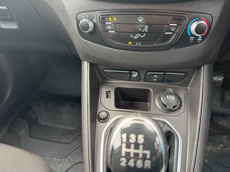 Ford Transit Courier Limited Tdci Air Con LJ22KWD White #2