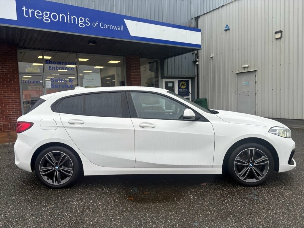 BMW 1 Series Hatchback DP69PUY White #4