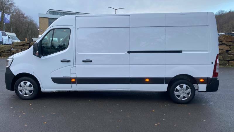 Renault Master Lm35dci 135 Business Medium Roof Van - 2023 72 YF72UPR White #5