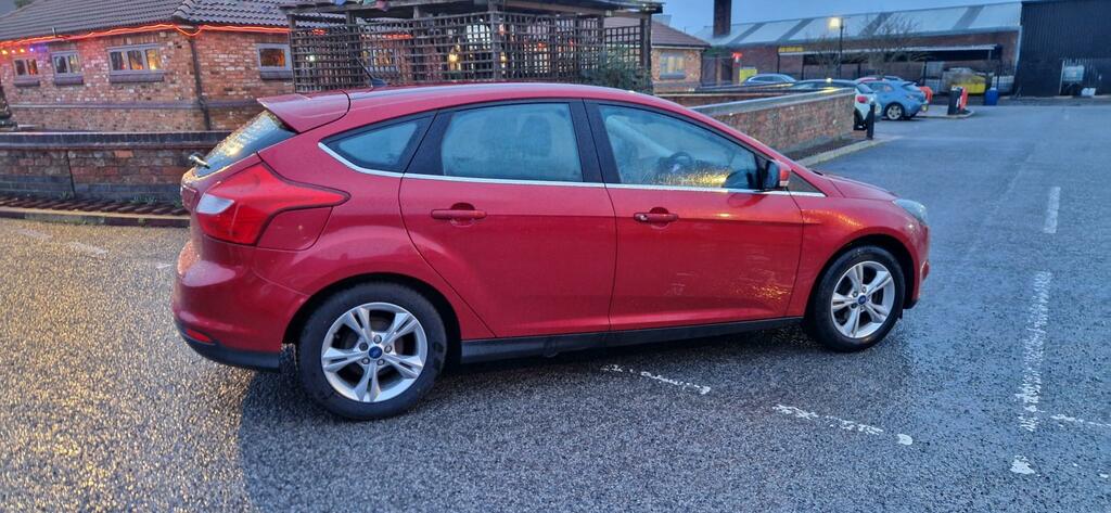 Ford Focus Zetec 105 FP11ZPW Red #4