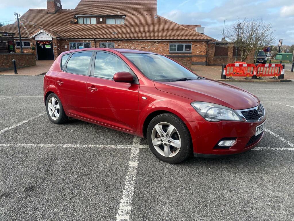 Kia Ceed 2 Crdi Red