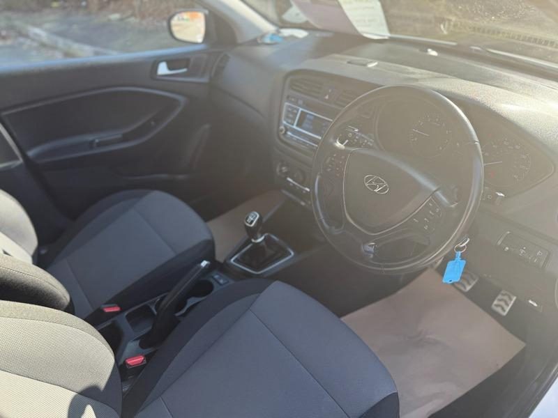 Hyundai I20 T-gdi Active YA66HFJ White #6