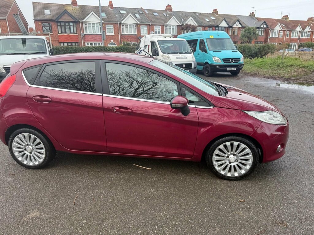 Ford Fiesta 1.6 Titanium ND09TZN Red #4