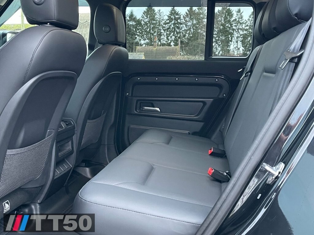 Land Rover Defender 3L Se LM72KSK Black #5