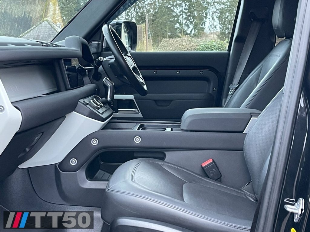 Land Rover Defender 3L Se LM72KSK Black #4