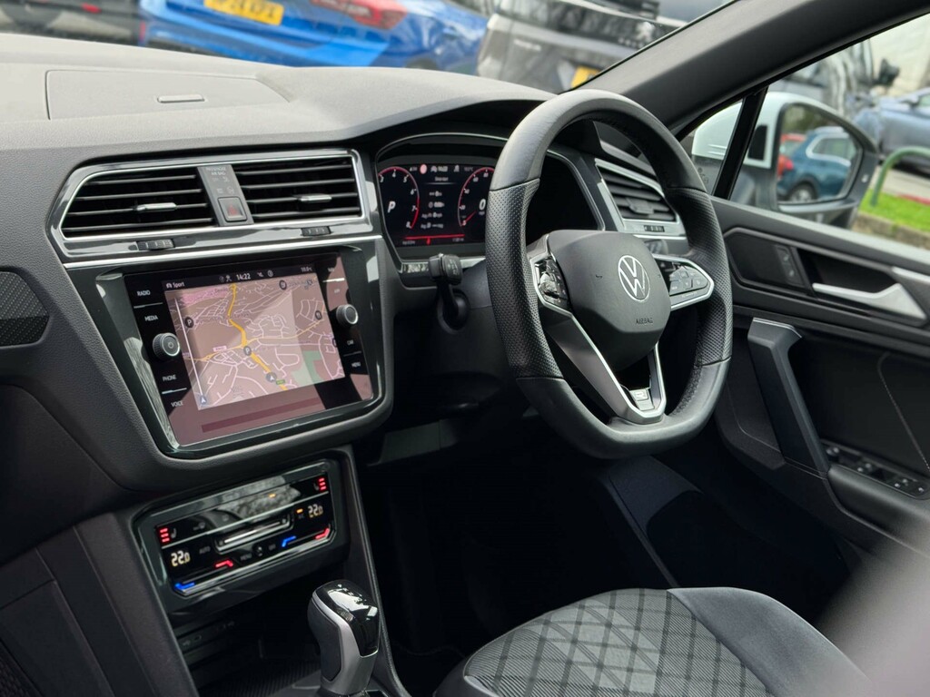 Volkswagen Tiguan 1.5L R-line Dsg WH73HBL White #2