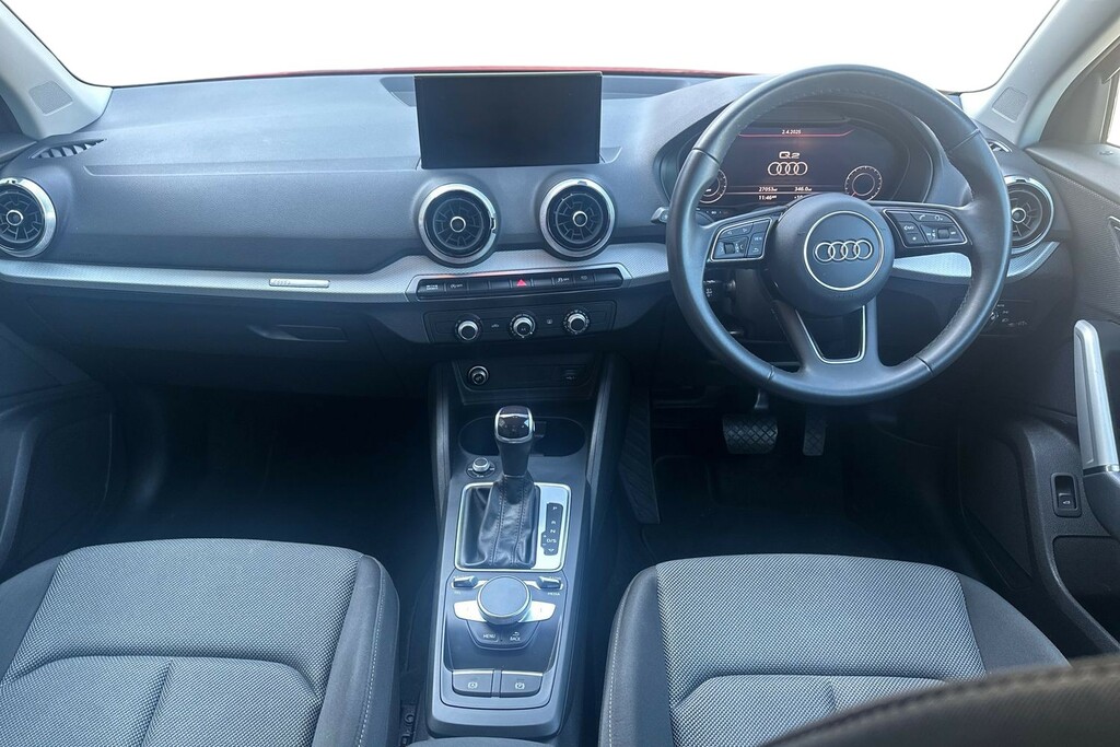 Audi Q2 Audi Q2 1.5 Tfsi Cod 35 Sport Suv S ... EK22ARZ Red #4
