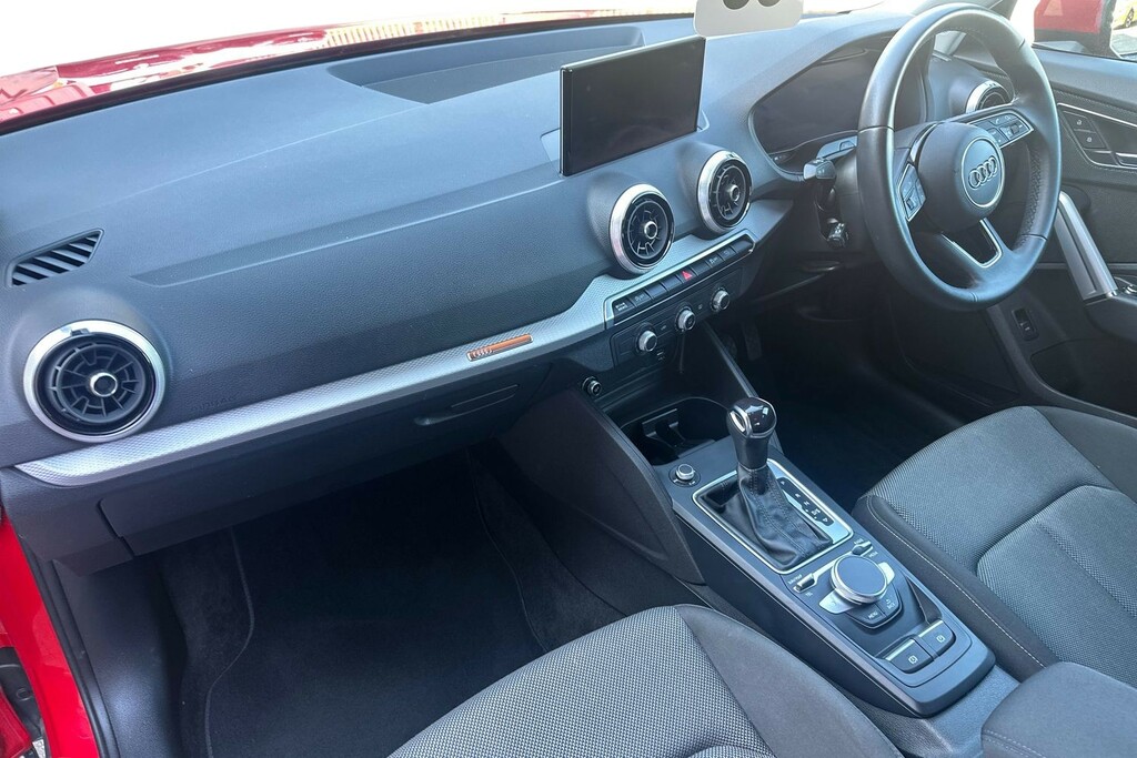 Audi Q2 Audi Q2 1.5 Tfsi Cod 35 Sport Suv S ... EK22ARZ Red #5