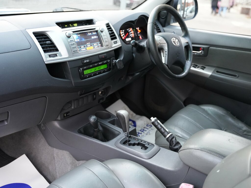 Toyota HILUX 3.0 D-4d Invincible Pickup Double Cab A Grey #4