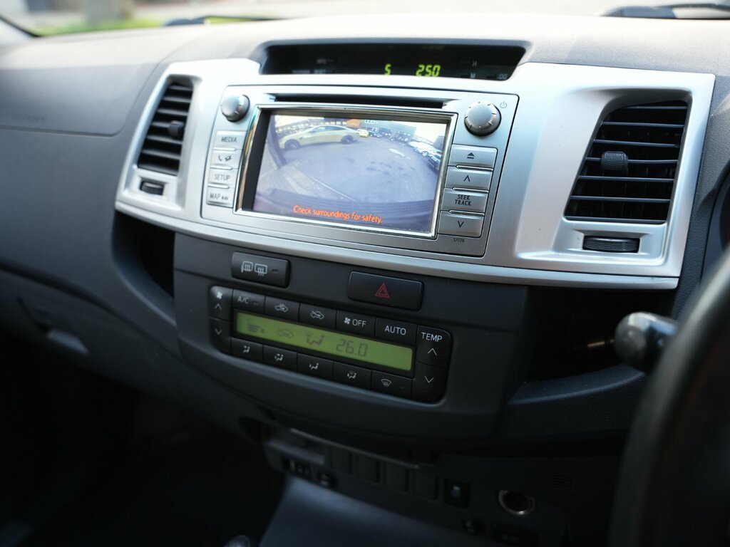 Toyota HILUX 3.0 D-4d Invincible Pickup Double Cab A Grey #5
