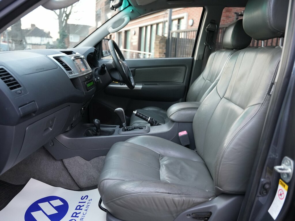 Toyota HILUX 3.0 D-4d Invincible Pickup Double Cab A Grey #3