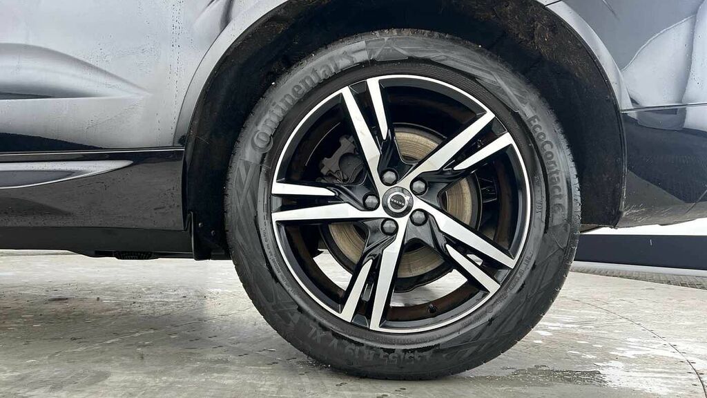 Volvo XC60 R-design, B5 Mild Hybrid LV71VOD Black #4