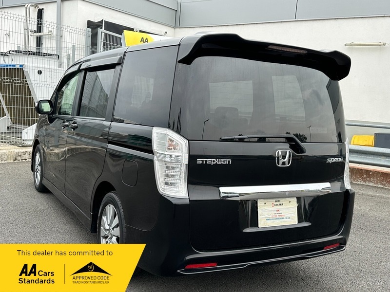 Honda StepWagon Mpv White #13