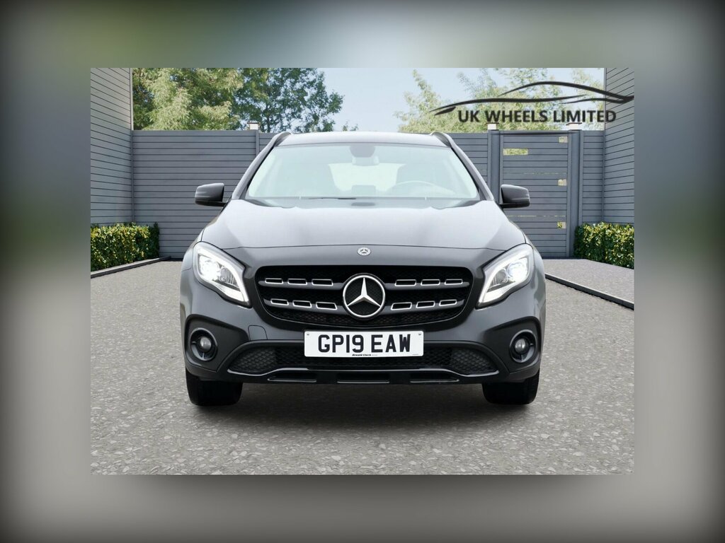 Mercedes-Benz GLA Class 1.6 Gla180 Urban Edition 7G-dct Euro 6 Ss Black