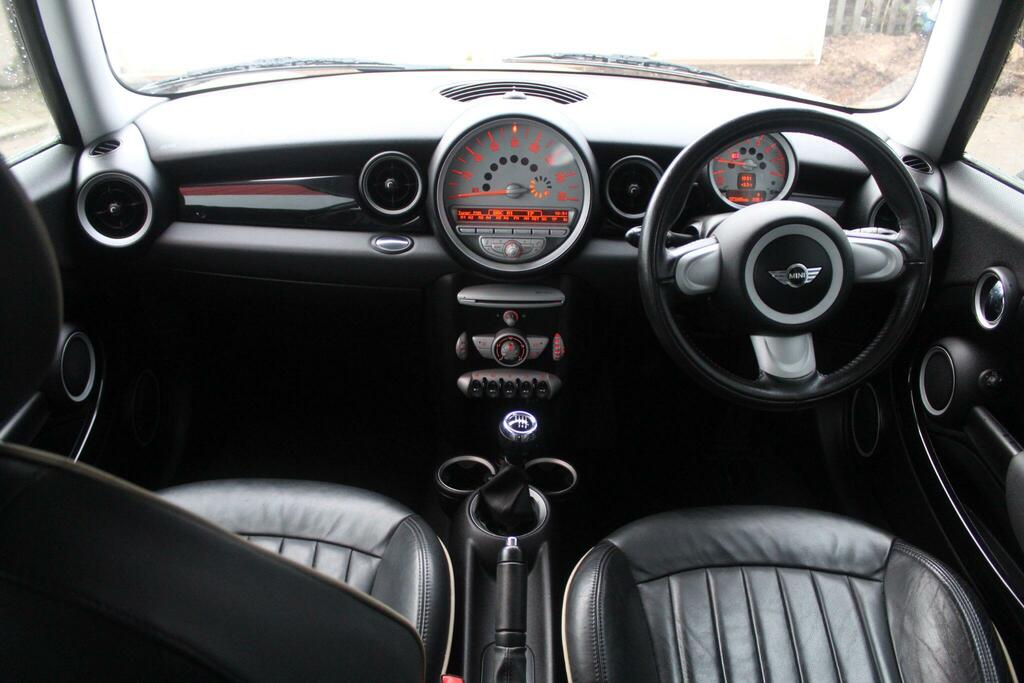 Mini Clubman Estate DN59GHA White #3