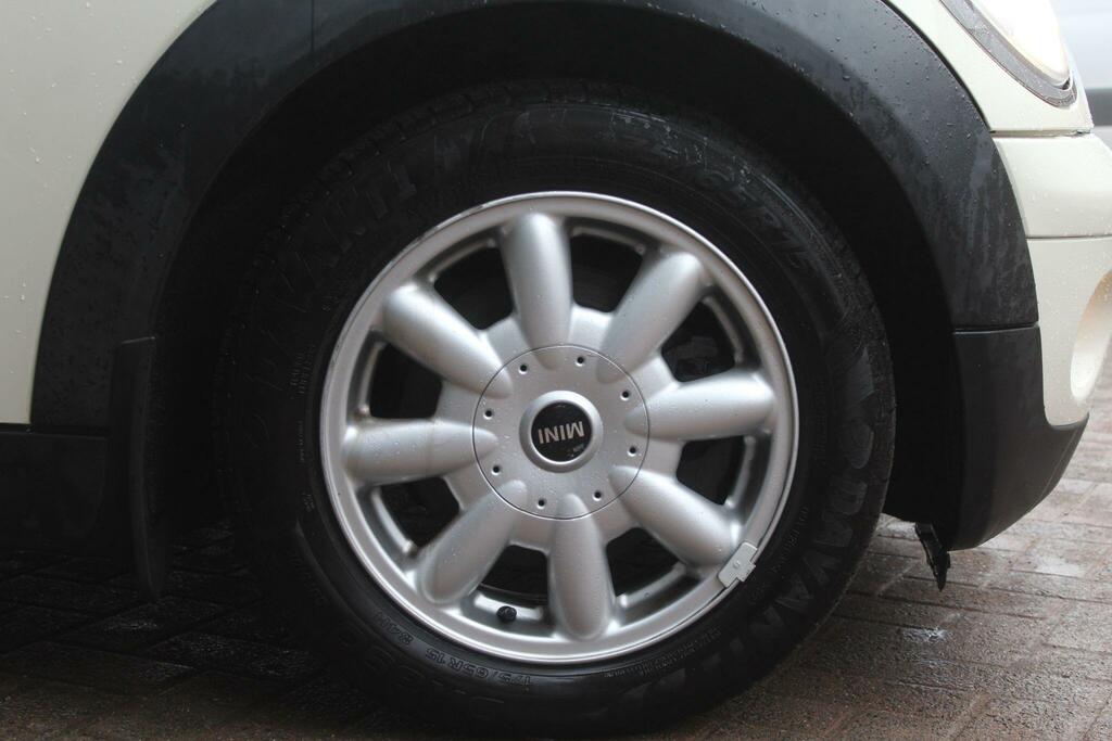 Mini Clubman Estate DN59GHA White #2