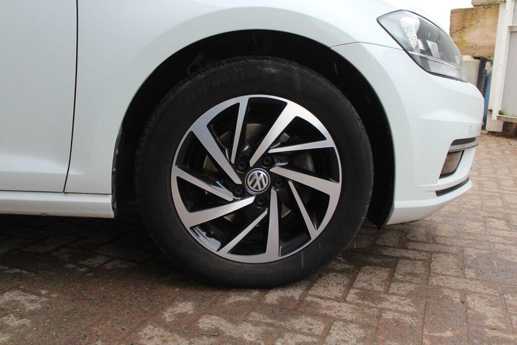 Volkswagen Golf Estate BD69LPE White #2