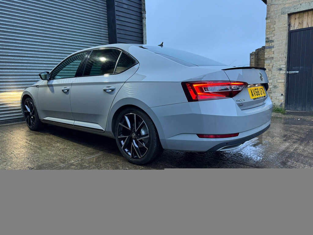 Skoda Superb 1.5 Superb Sportline Tsi Grey #2