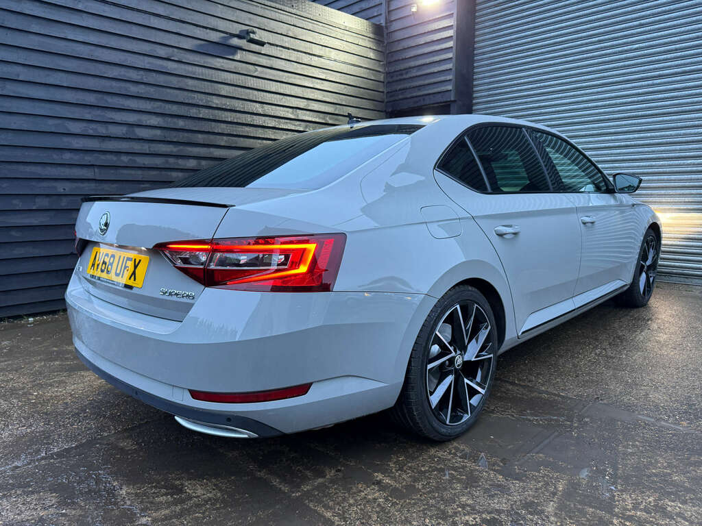 Skoda Superb 1.5 Superb Sportline Tsi Grey #4