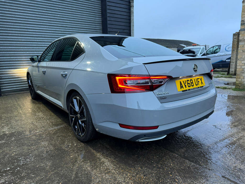 Skoda Superb 1.5 Superb Sportline Tsi Grey #3