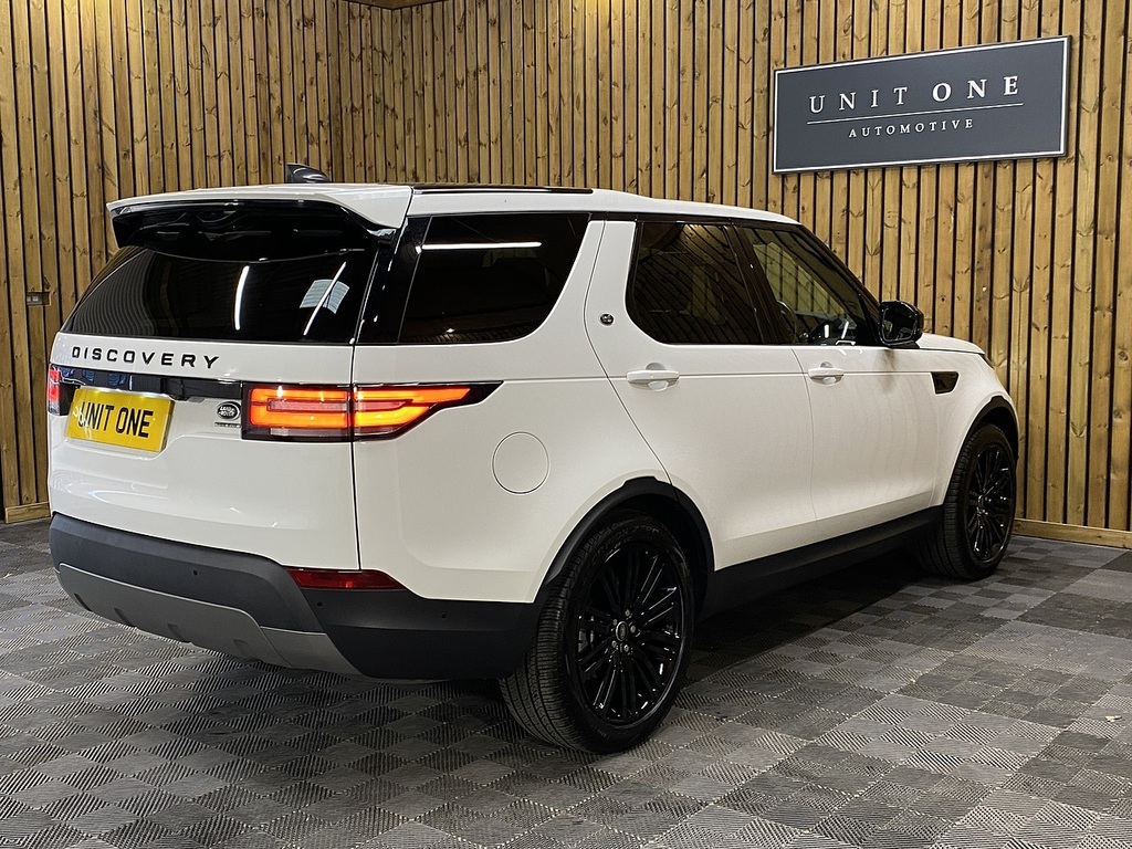 Land Rover Discovery Sd V6 Hse LT70UXM White #3