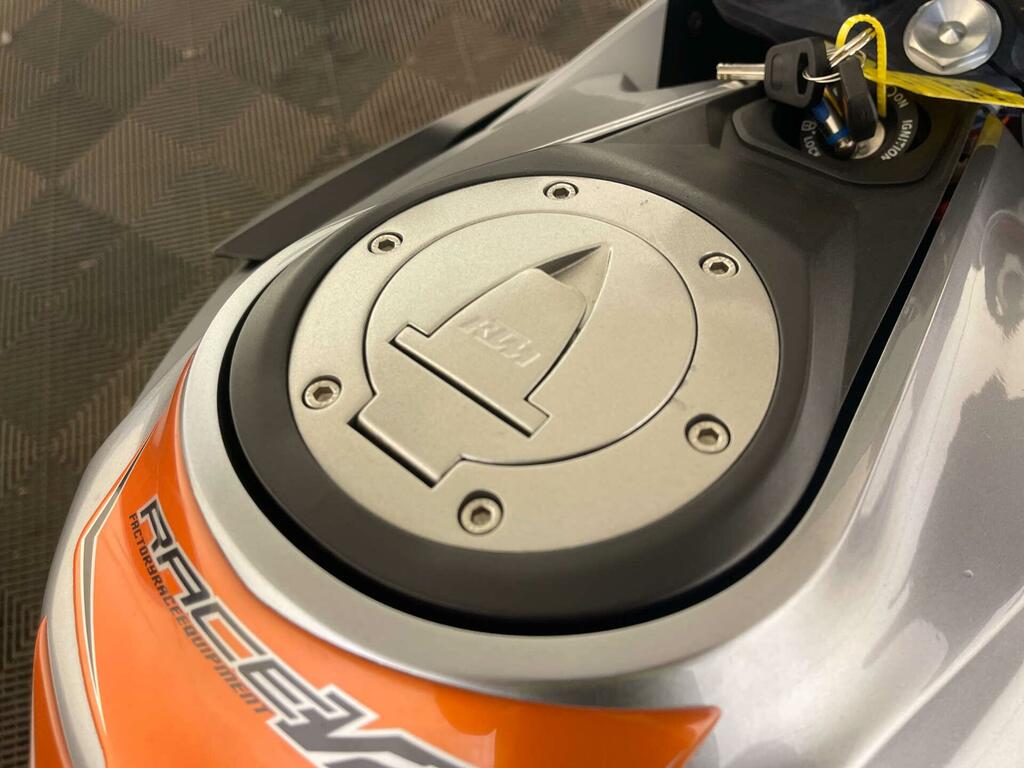 35C17v White #9