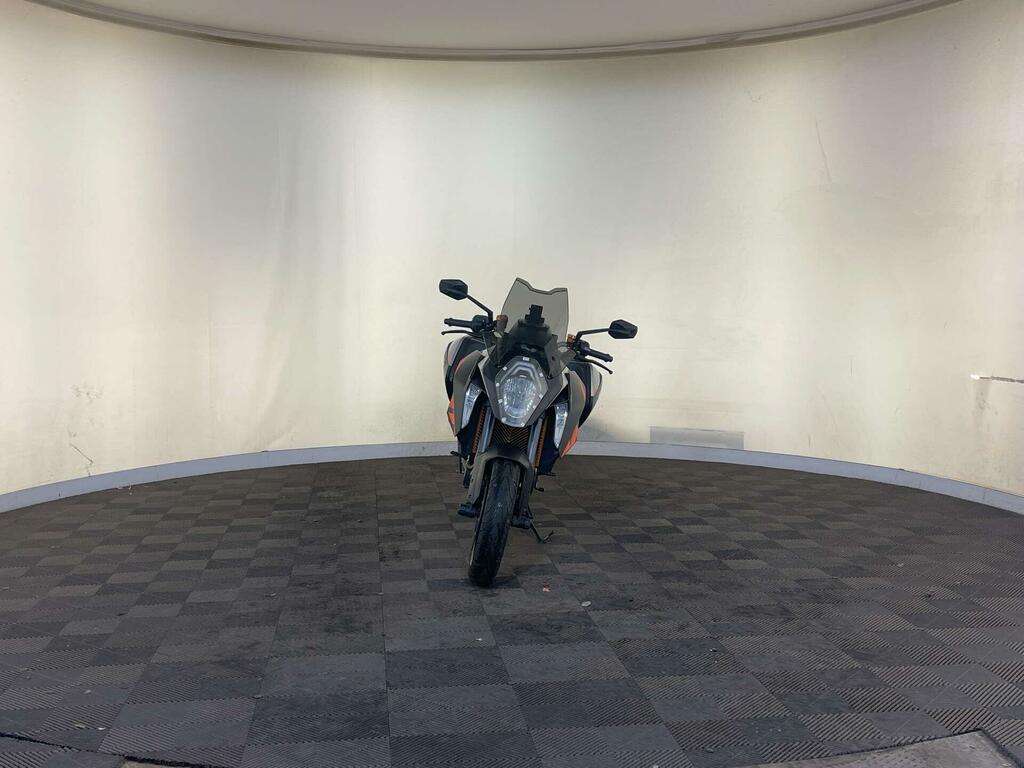35C17v White #2