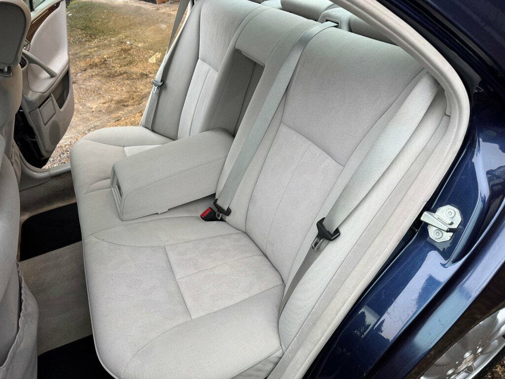 Mercedes-Benz E Class 2.0 E200 Elegance Saloon 230 Blue #10
