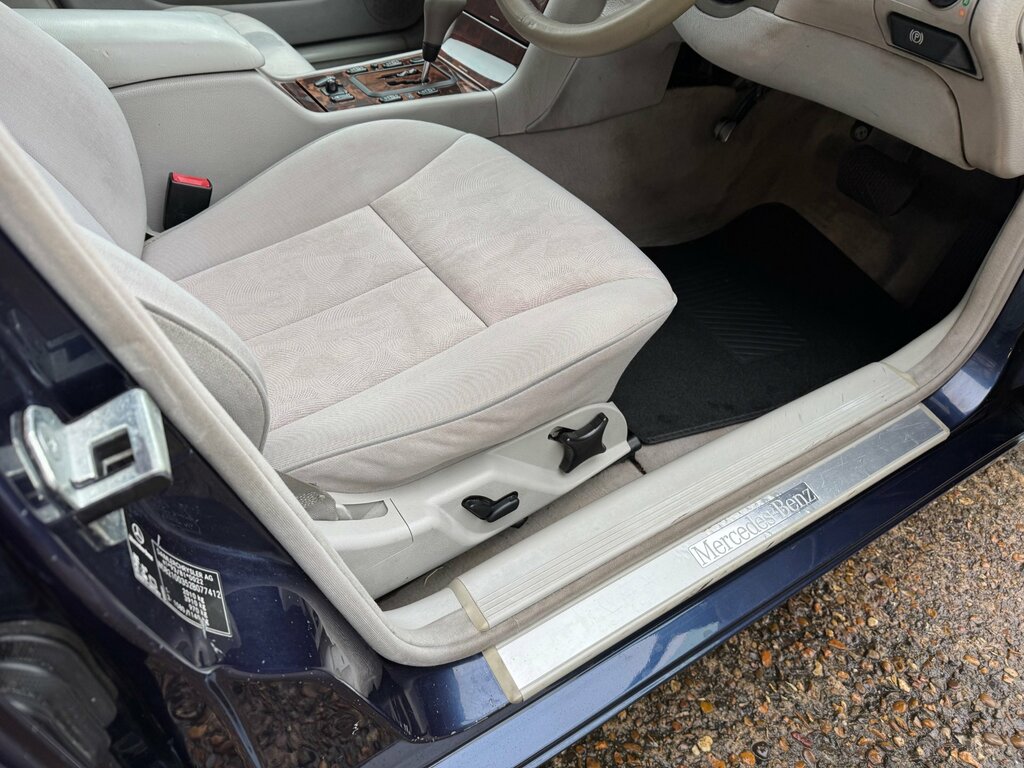 Mercedes-Benz E Class 2.0 E200 Elegance Saloon 230 Blue #8