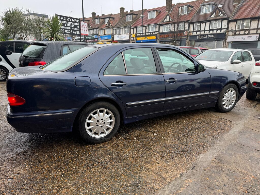 Mercedes-Benz E Class 2.0 E200 Elegance Saloon 230 Blue #4
