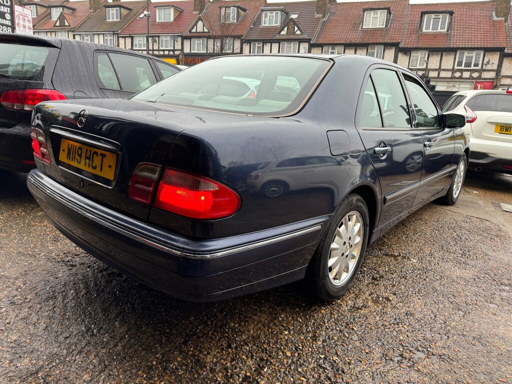 Mercedes-Benz E Class 2.0 E200 Elegance Saloon 230 Blue #6
