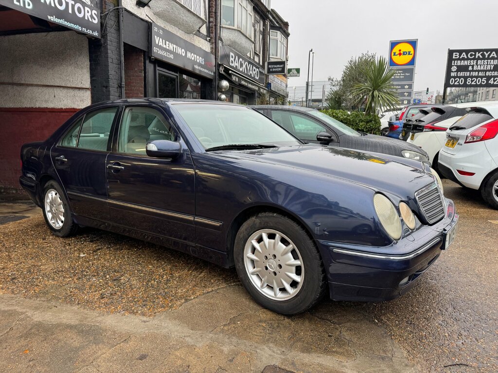Mercedes-Benz E Class 2.0 E200 Elegance Saloon 230 Blue #3