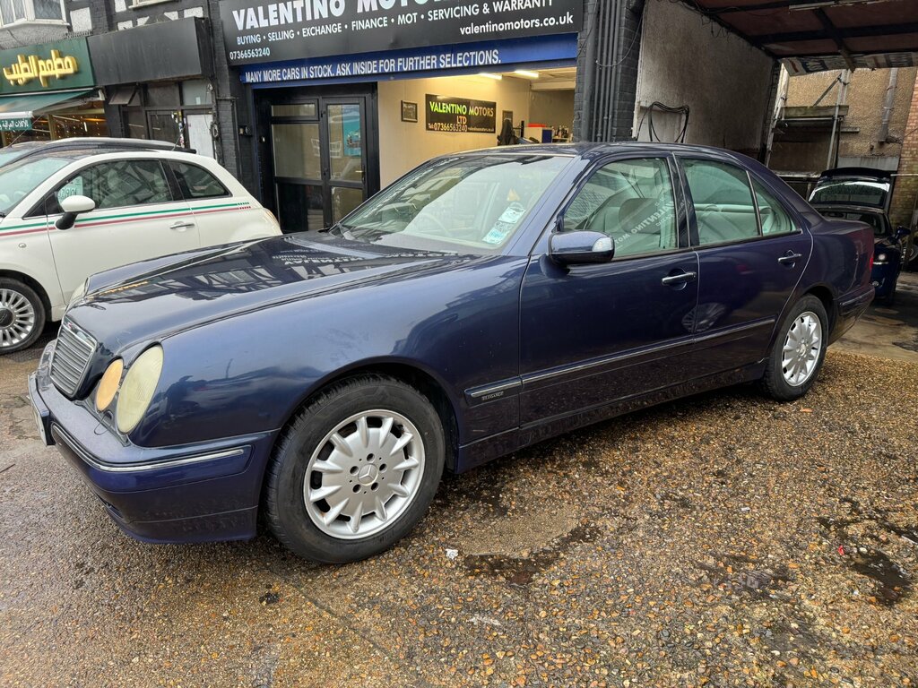 Mercedes-Benz E Class 2.0 E200 Elegance Saloon 230 Blue #1