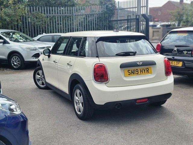 Mini Hatch 1.5 One Classic Hatchback Euro 6 SN19HYR White #4