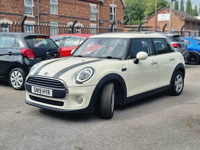 Mini Hatch 1.5 One Classic Hatchback Euro 6 SN19HYR White #3