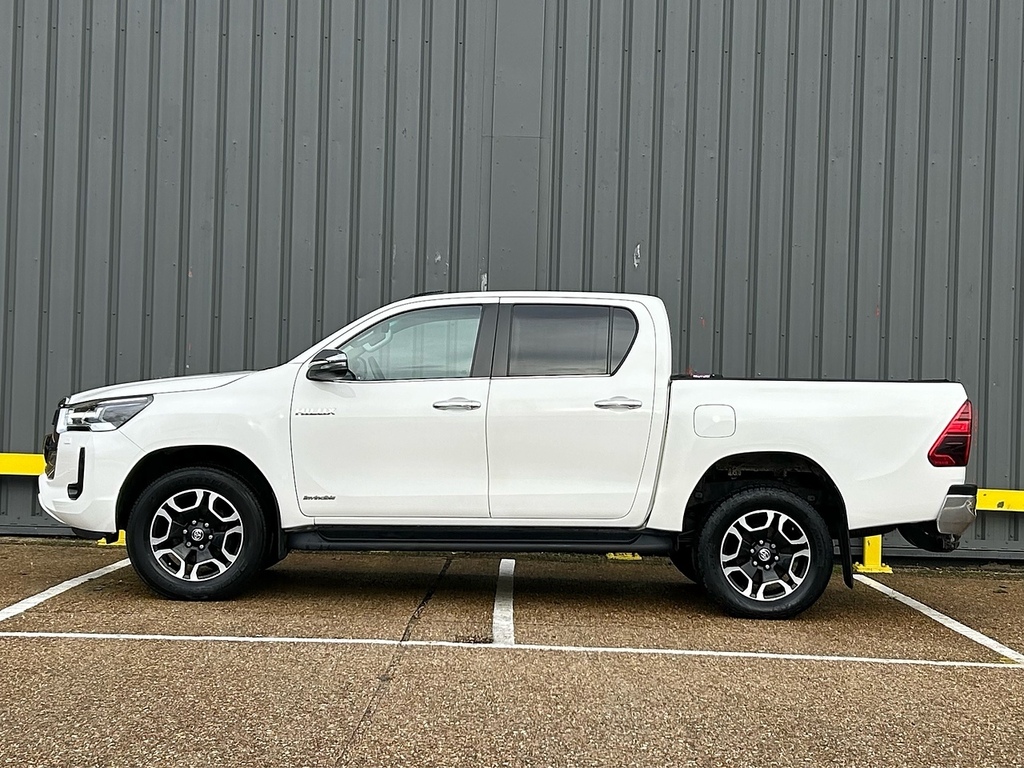 Toyota HILUX D-4d Invincible Pickup 2.4 Pickup Ma FL71MEV White #4