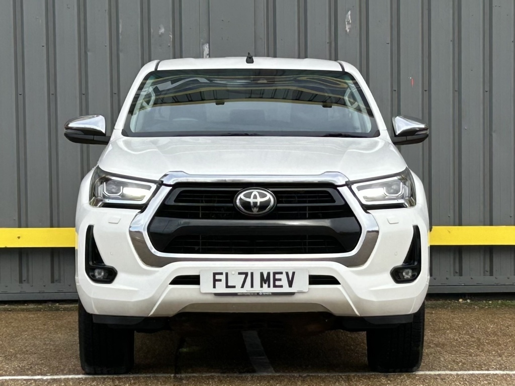 Toyota HILUX D-4d Invincible Pickup 2.4 Pickup Ma FL71MEV White #2