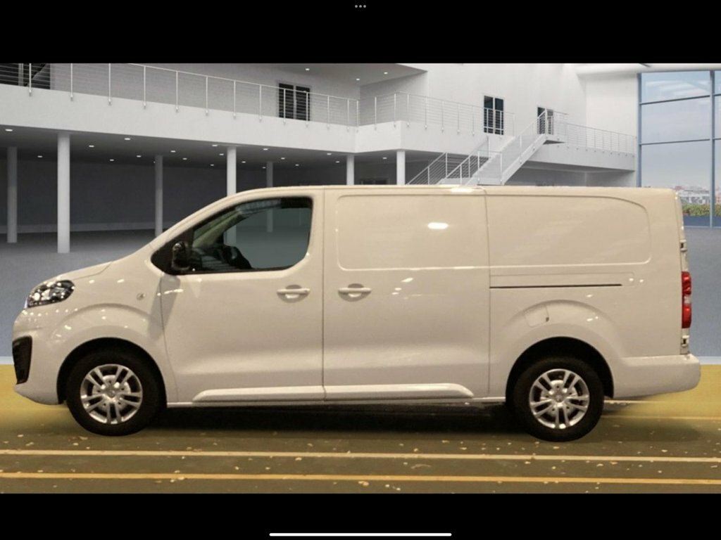 Vauxhall Vivaro 1.5L Sportive 6Dr DY72FWG White #6