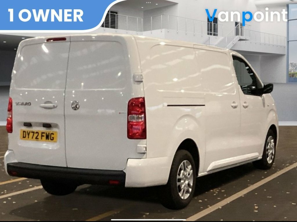 Vauxhall Vivaro 1.5L Sportive 6Dr DY72FWG White #4