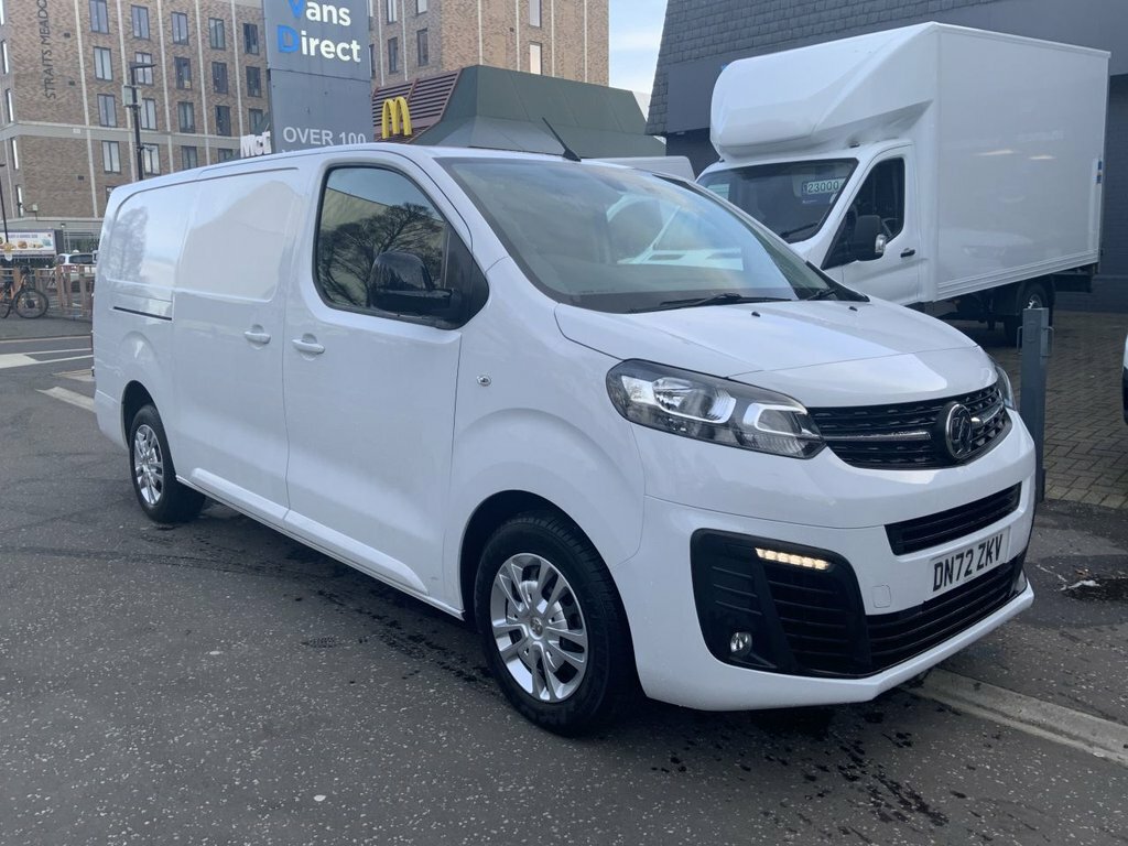 Vauxhall Vivaro 1.5L Sportive 6Dr White