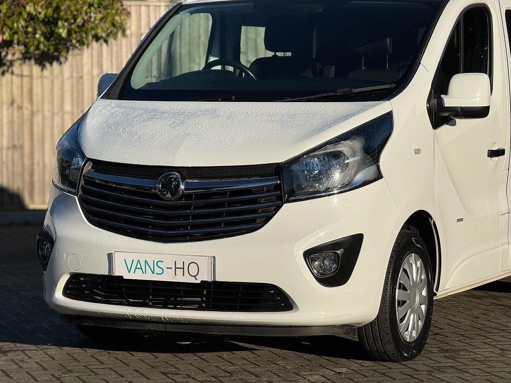 Vauxhall Vivaro Mpv KY67RXN White #5