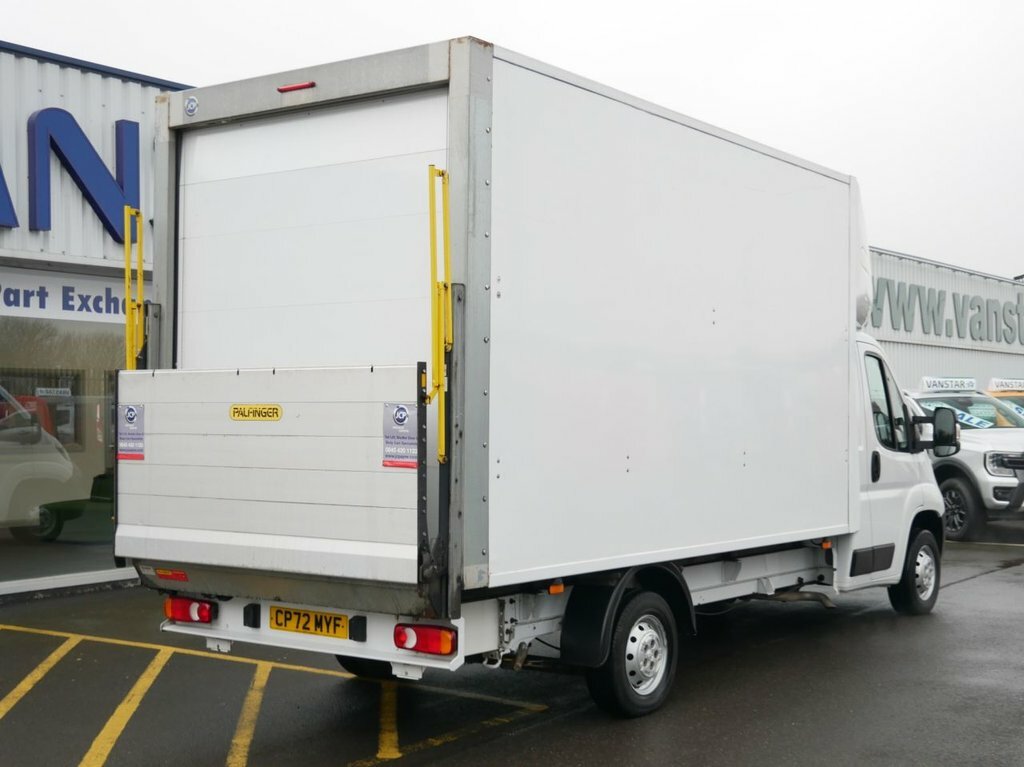 Peugeot Boxer 2.2L Bluehdi 335 Built For Business Luton Dies CP72MYF White #2