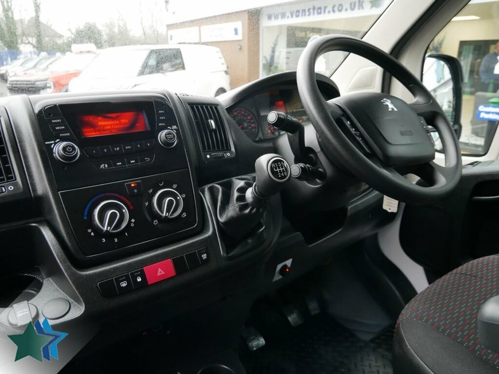 Peugeot Boxer 2.2L Bluehdi 335 Built For Business Luton Dies CP72MYF White #4