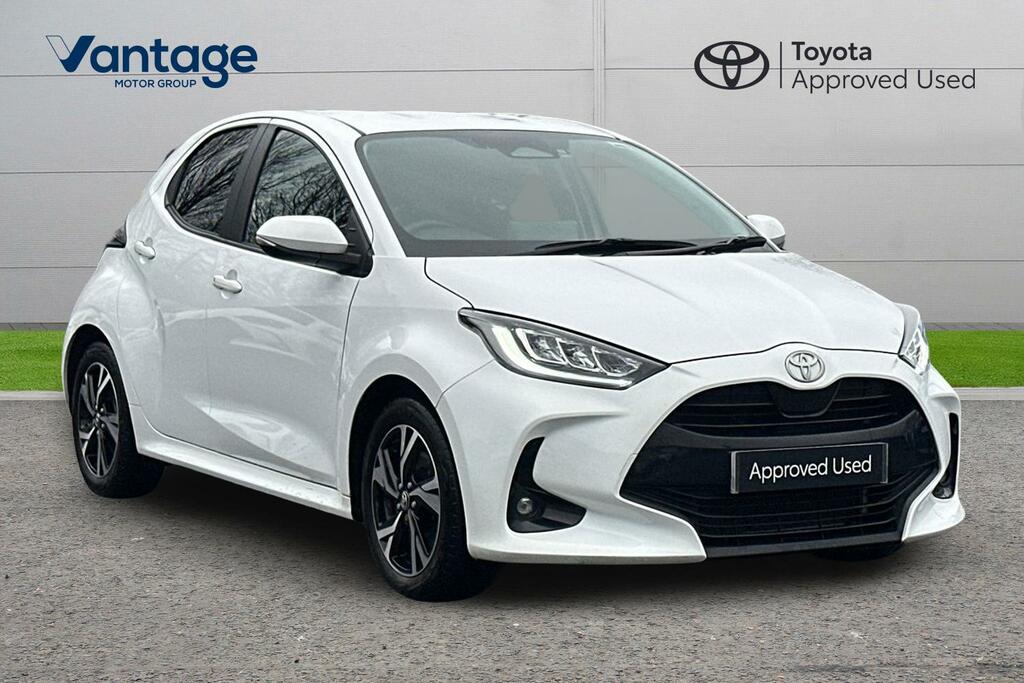 Toyota Yaris 1.5 Vvt-h Design E-cvt Euro 6 Ss YC24AUJ White