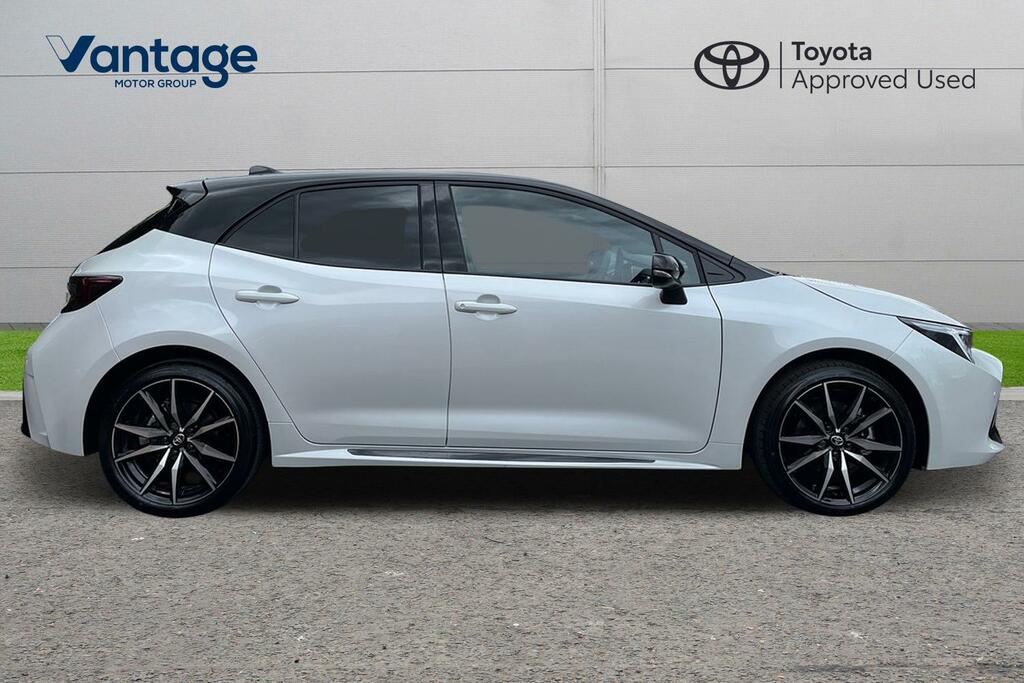 Toyota Corolla 2.0 Vvt-h Gr Sport Hatchback Hybrid Cvt YG75BUP White #2